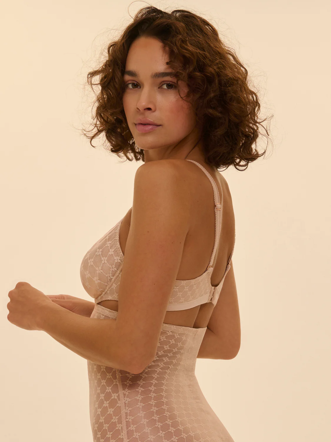 Plunging moulded underwired bra - Peau rosée - Image 4