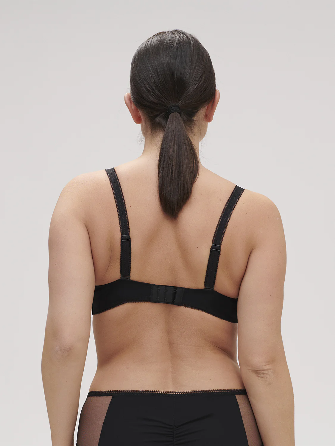 Plunging underwired bra - Black - Image 4