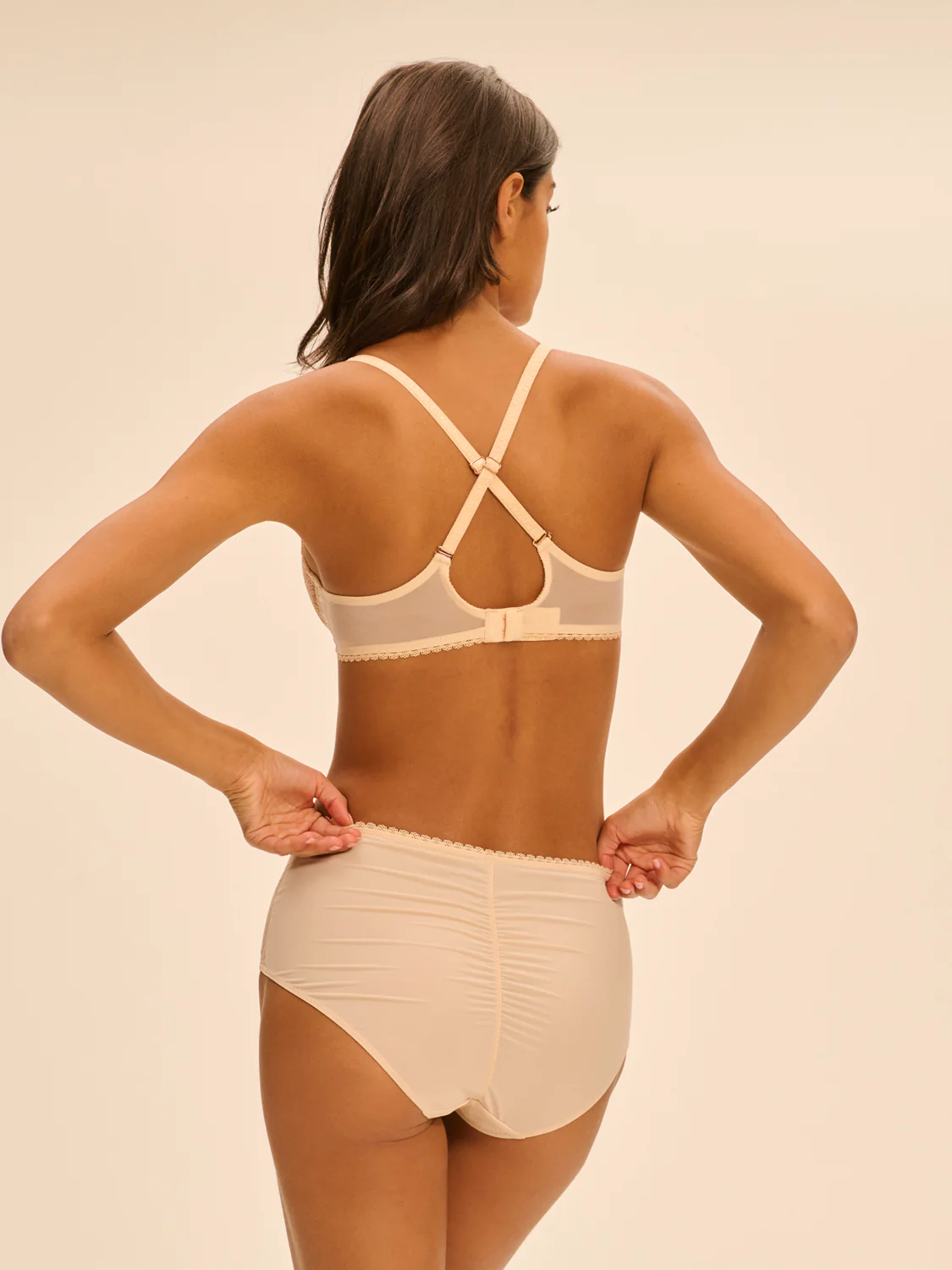 Plunging underwired bra - Chic Beige - Image 8